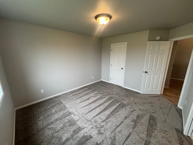 Building Photo - Brand-New 4-Bed Twinhome | 2,180 Sq Ft | S...