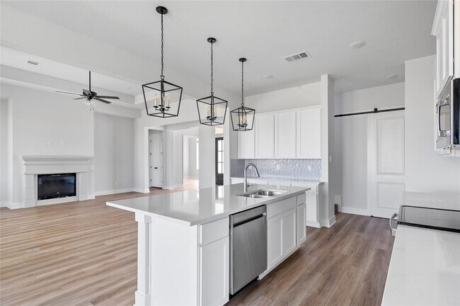 Building Photo - 3511 Palm Crest Dr