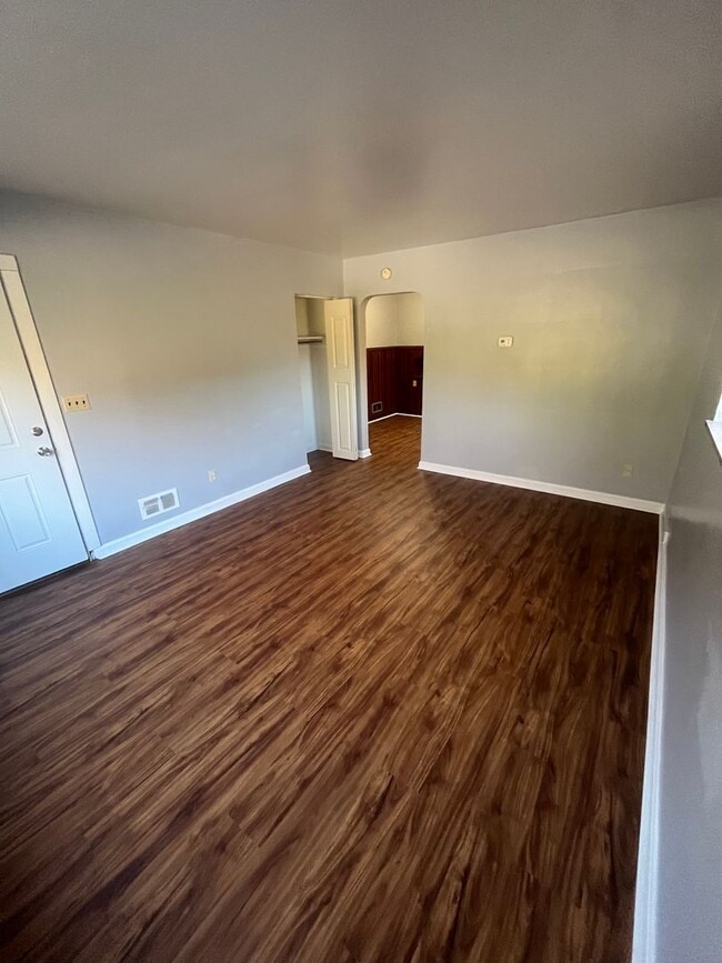 Building Photo - 10915 Main St