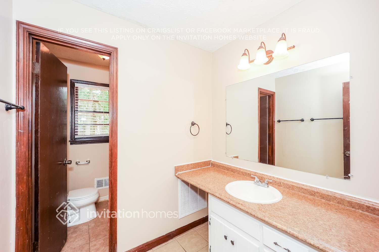 Building Photo - 7290 Hollyhock Dr