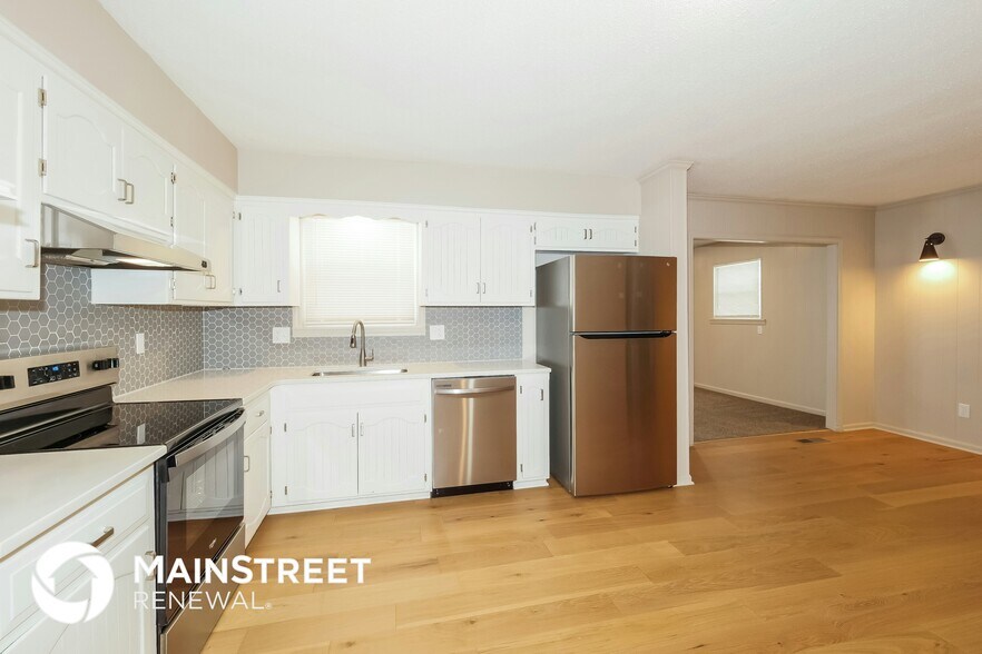 Building Photo - 12008 E 54th Terrace