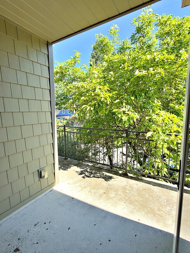 Building Photo - 1827 N Skidmore St