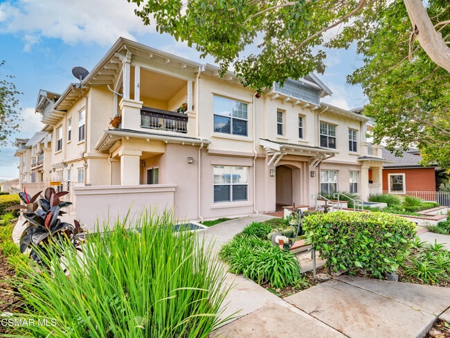 Primary Photo - 1256 E Main St