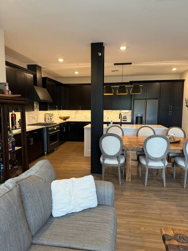 Building Photo - 100 Quartz Knl