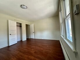 Building Photo - 415 9th St