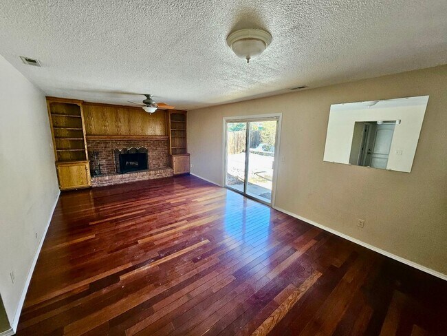 Building Photo - 6373 Pulpit Rock Dr