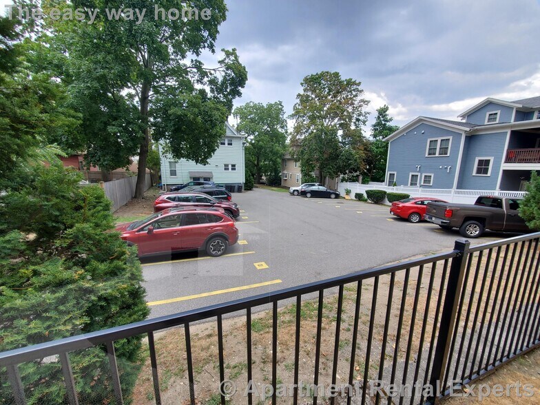 Building Photo - 156-158 Summer St Unit #B2