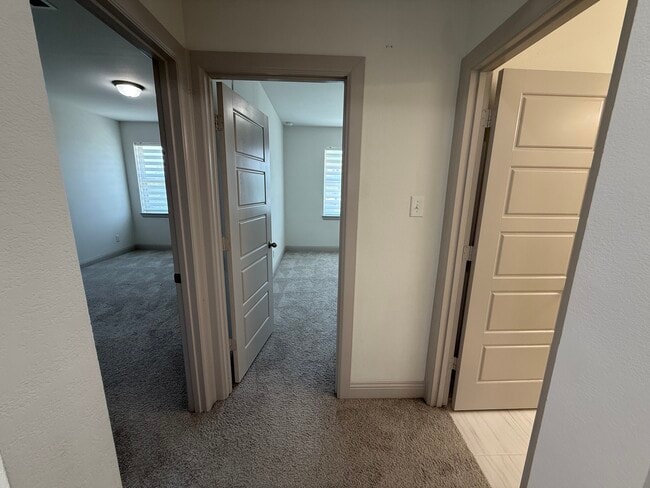 Building Photo - 620 Courtyard Ln