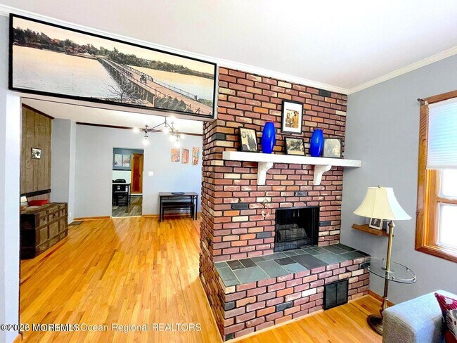 Building Photo - 137 Oakland St