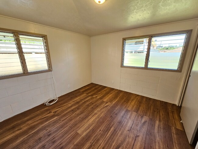 Building Photo - 2-bedroom 1 bath apartment with 1 parking.