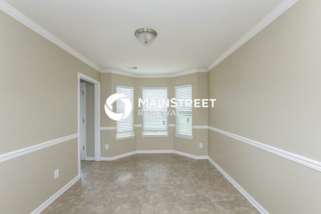 Building Photo - 3 Bedroom Pet-Friendly Home in Charlotte, NC with Main Street Renewal
