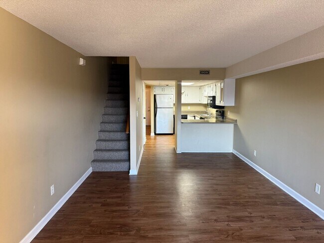 Building Photo - ** Holiday Special ** No rent until January 1st, 2026 plus $100 CASH bonus - Exp. 12/31/25