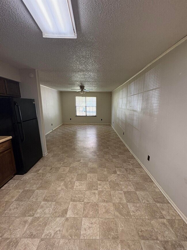 Building Photo - 7901 Parkwood Dr