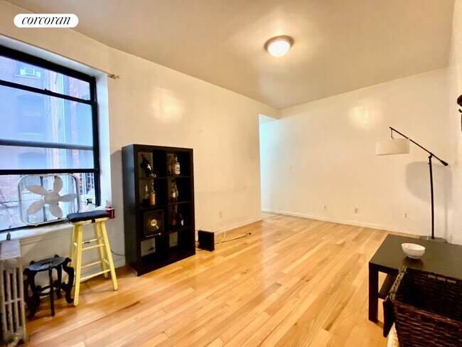 Building Photo - 40 W 127th St