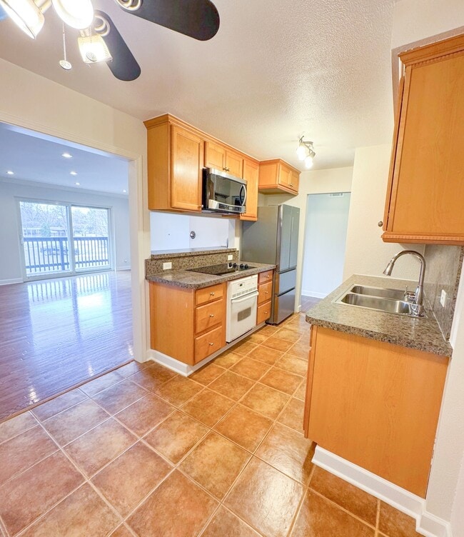 Building Photo - 675 Grove Terrace