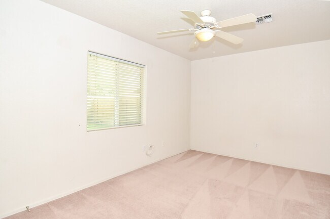 Building Photo - 8406 E Lorenzo Ln