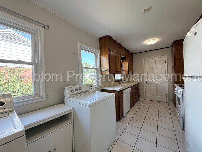 Building Photo - FOR LEASE | Tulsa | 3 Bed, 1 Bath Home - $...