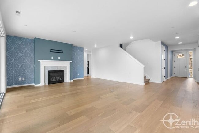 Building Photo - 990 W Magnolia Loop