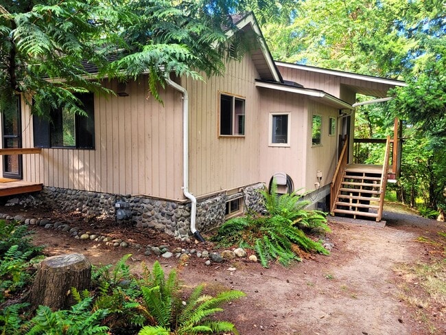 Building Photo - Cabin Style Home, 2 Bedroom - Bellingham, Toledo St