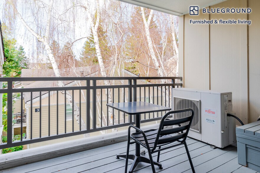 Building Photo - 1050 Benton St