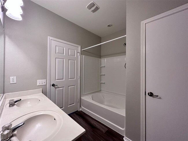 Building Photo - 8916 Ipswich Bay Dr