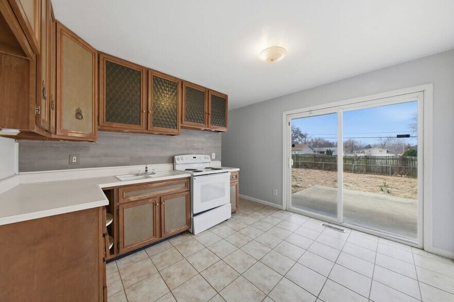 Building Photo - 850 St Bartholomew Dr
