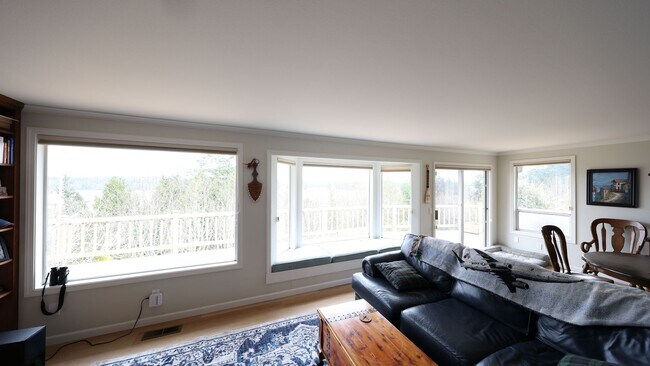 Building Photo - 3 Bed 2.5 Bath - View Home - Private Large Lot - Pet Friendly - NAS Whidbey