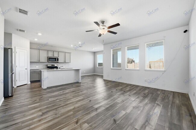 Building Photo - 2528 Starwater Dr