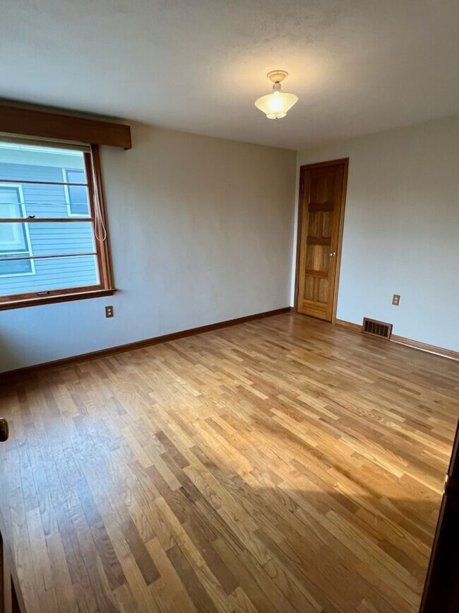 Building Photo - Located in the Historic District! 3+ beds,...