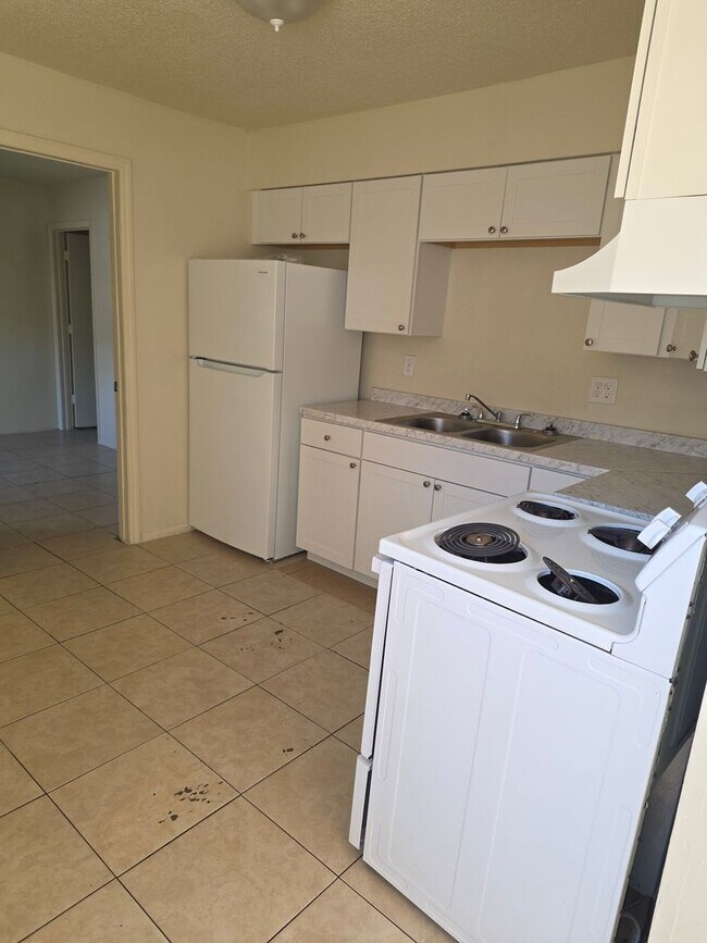 Building Photo - 3/2 DUPLEX