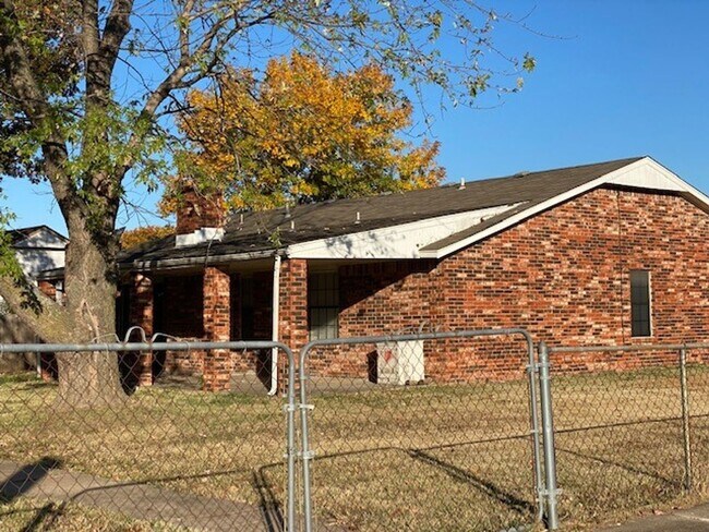 Building Photo - 4 Bed, 2 Bath Corner Lot in Broken Arrow!