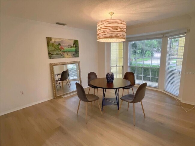 Building Photo - 4489 Oak View Dr