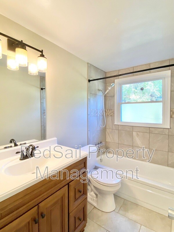 Building Photo - 146 Linbrook Dr