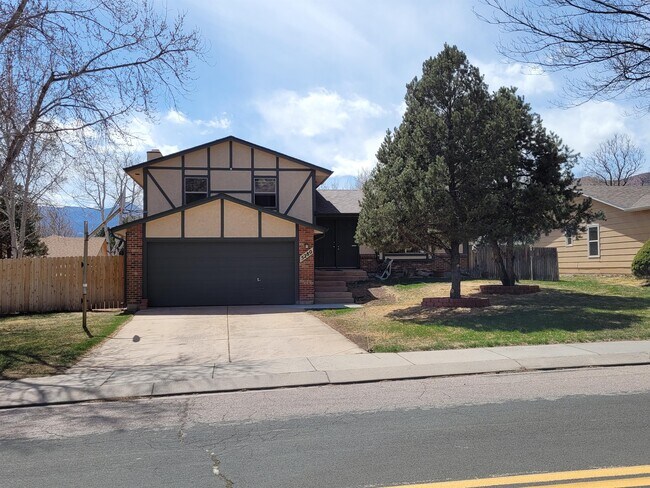 Building Photo - 5280 Mule Deer Dr