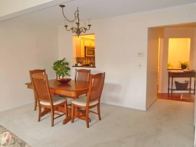 Building Photo - 2547 Meade Ct