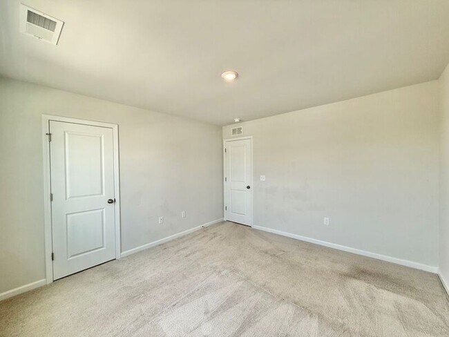 Building Photo - 5003 Tura St