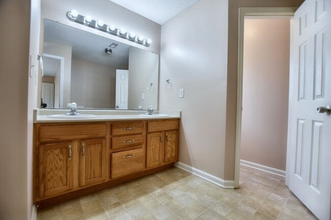 Building Photo - Pet Friendly Three Bedroom with Bonus!