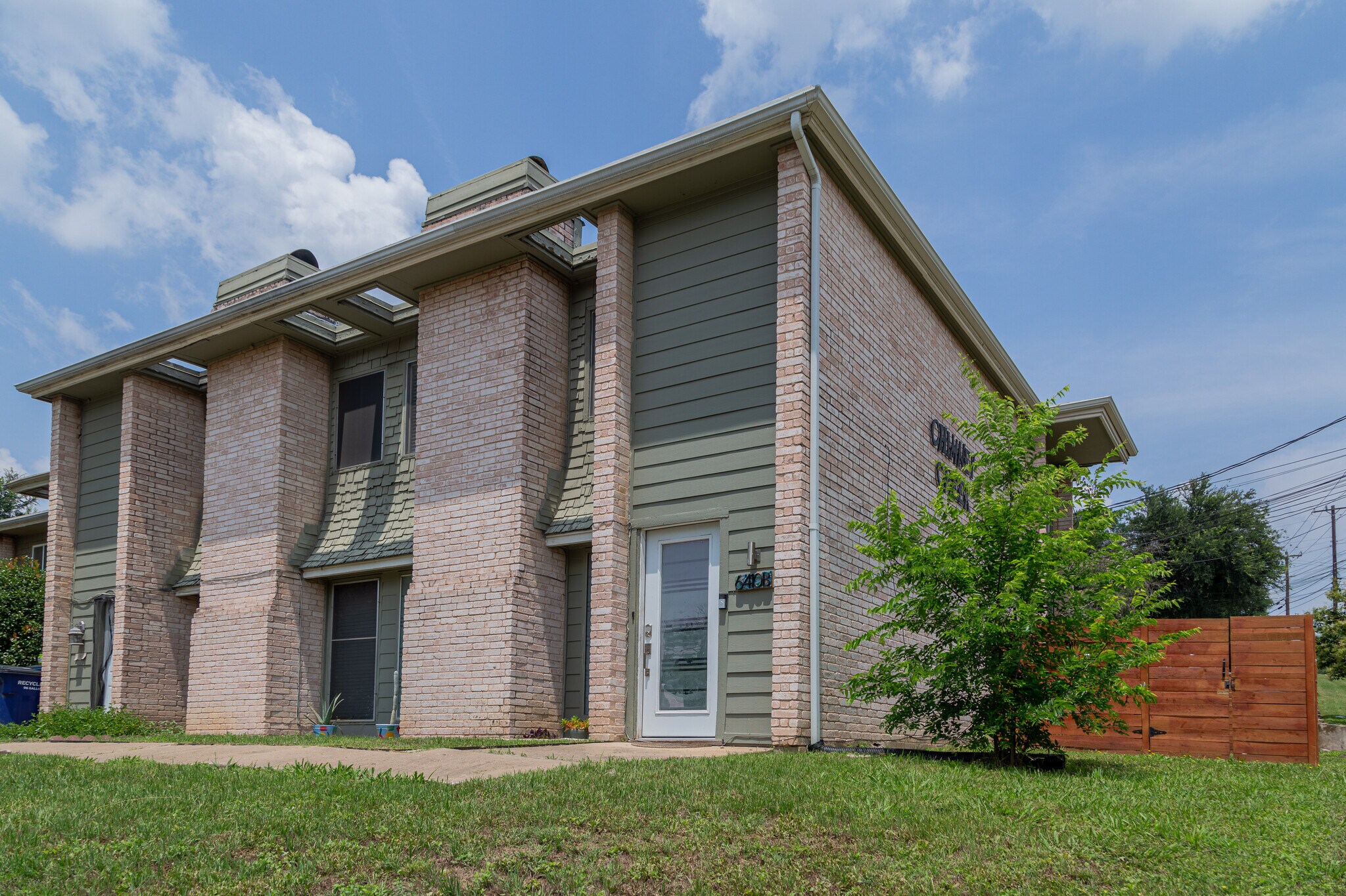 Building Photo - 6410 Chimney Creek Cir