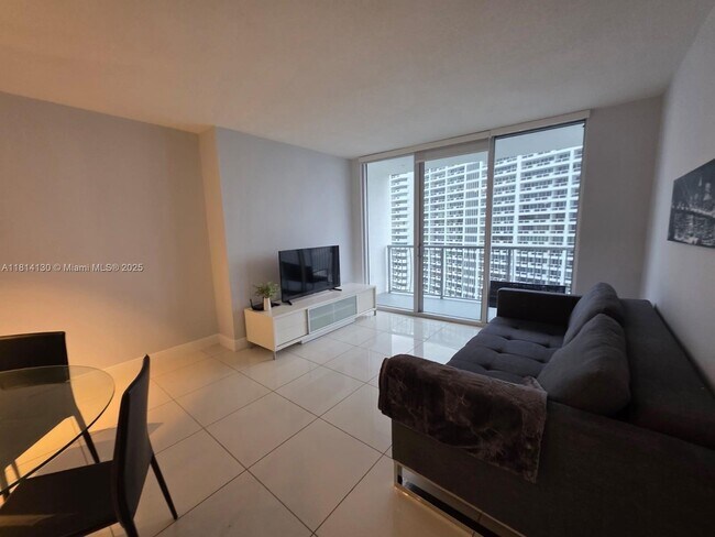Building Photo - 1750 N Bayshore Dr