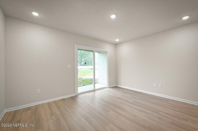 Building Photo - 844 Hartshill Pl
