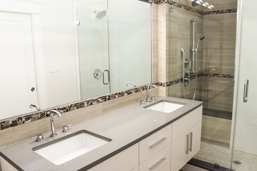 Building Photo - 136 Banks St