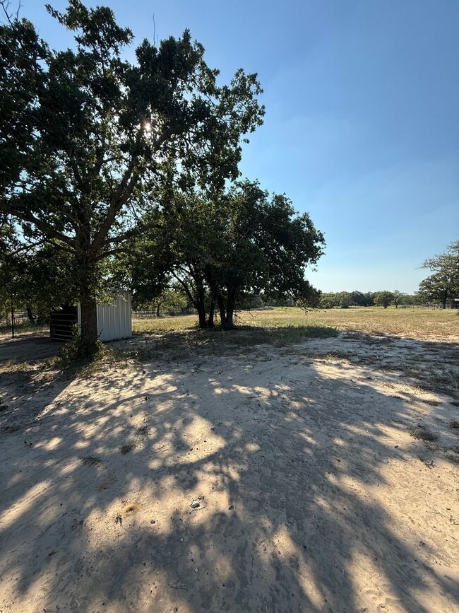 Building Photo - HORSE PROPERTY 4/2/2 + 4 acres in Peaster ...
