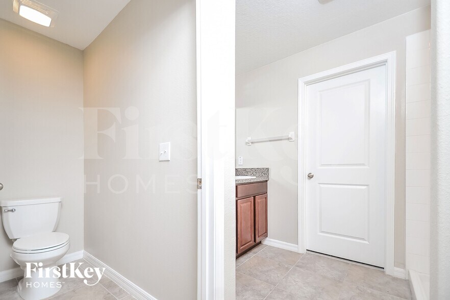 Building Photo - 10237 Carloway Hills Dr