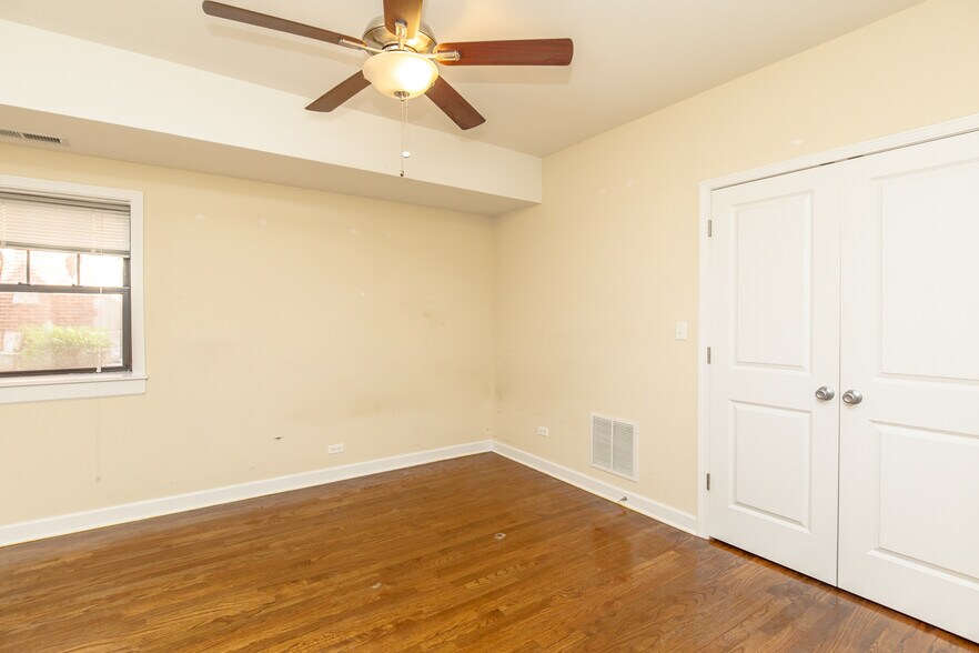 Building Photo - 1827 W Leland Ave