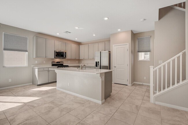 Building Photo - Gorgeous 4 Bedroom, 2 Story Home in SW/Mou...