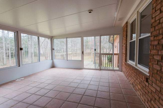 Building Photo - 1060 Windbrooke Ct