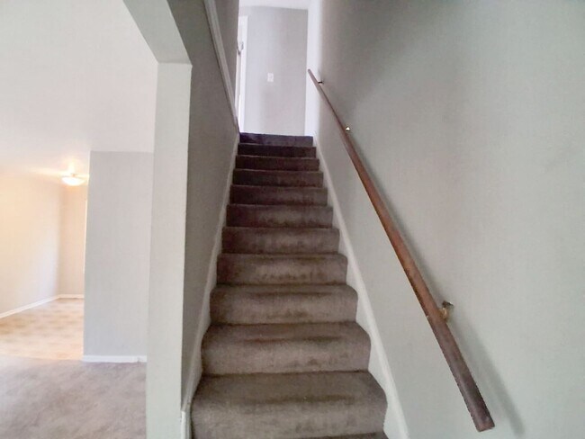 Building Photo - 2 BED 1 BATH BEAUTIFUL SINGLE FAMILY HOME