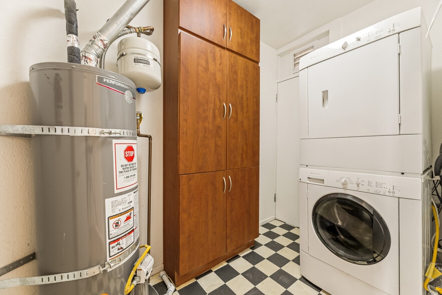 Laundry Room- private - 3611 1/2 W 4th St