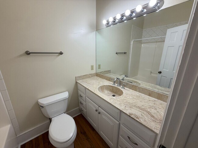 Building Photo - Beautiful Remodeled Home in Normaltown Athens!!