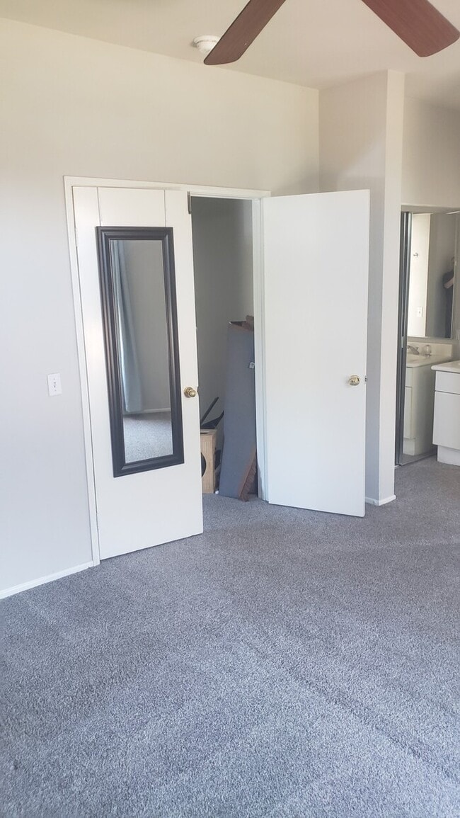 Building Photo - Welcome to this stunning 3-bedroom, 2.5-ba...
